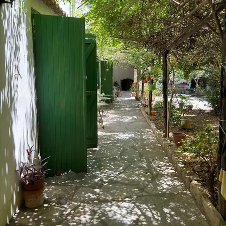 Antonys Garden House Inn *