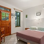 Antonys Garden House