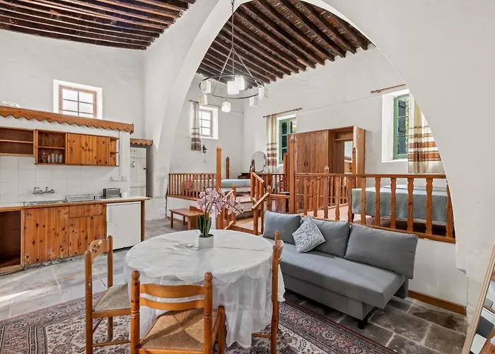 Antonys Garden House *