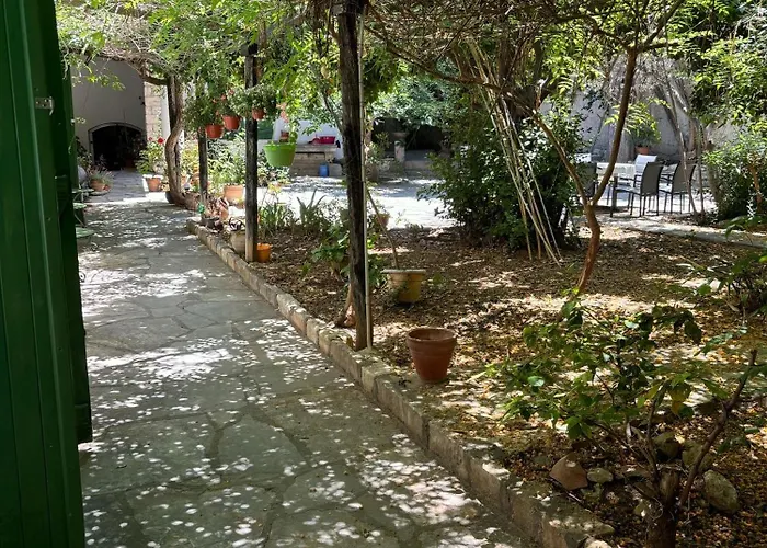 Inn Antonys Garden House *